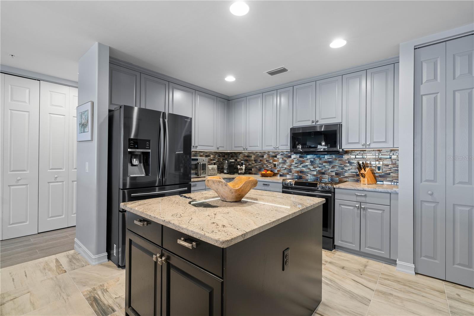 Image 34 of 85 For 89 Vivante Boulevard 8943