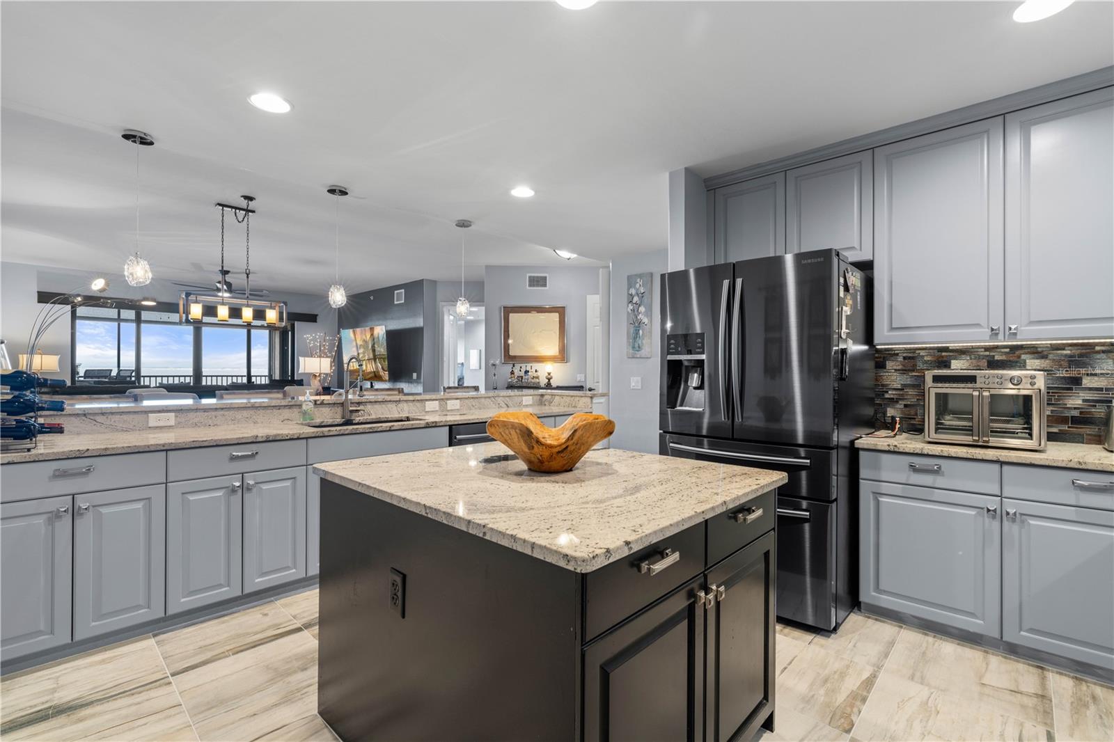 Image 37 of 85 For 89 Vivante Boulevard 8943