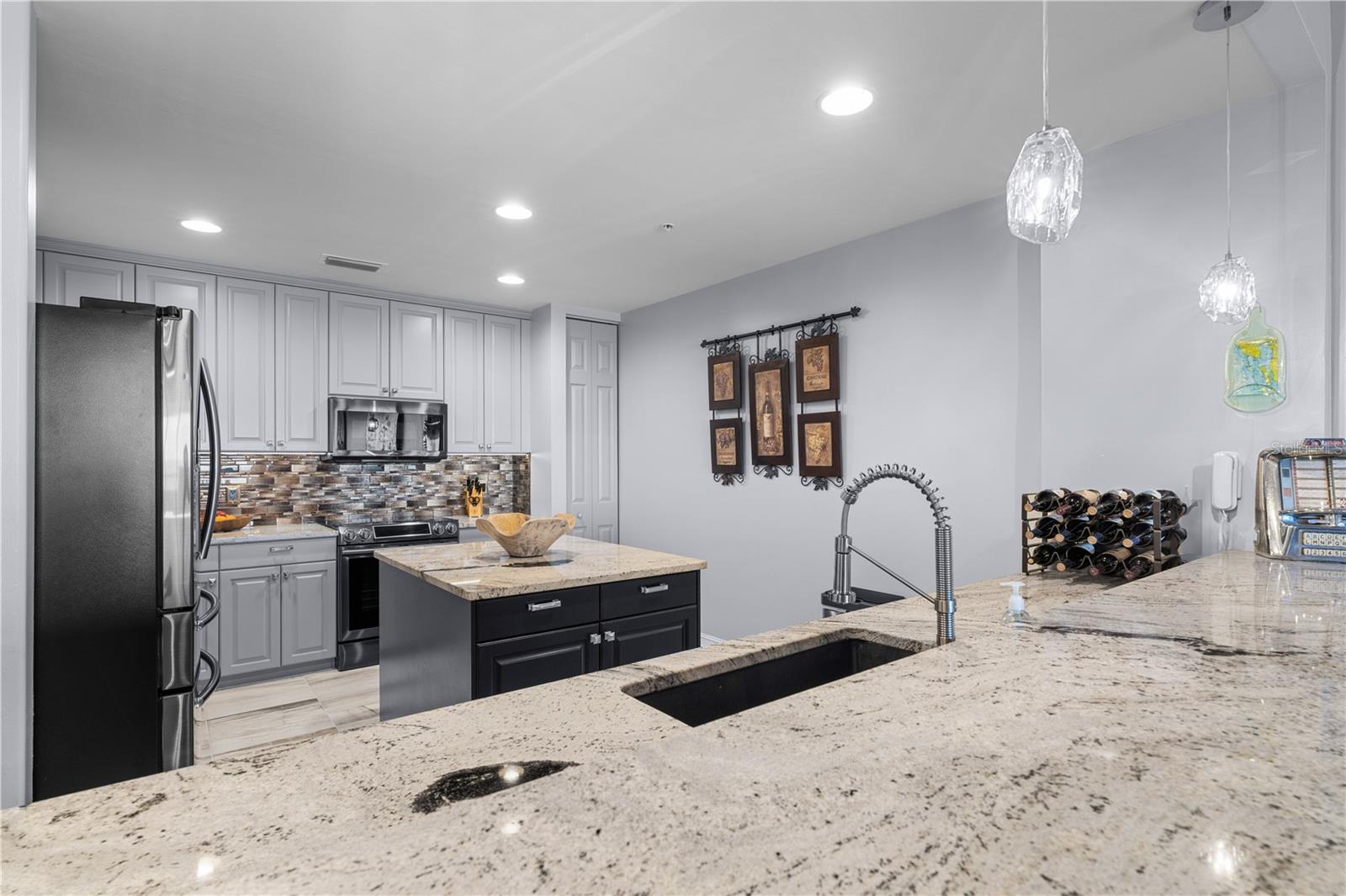 Image 8 of 85 For 89 Vivante Boulevard 8943