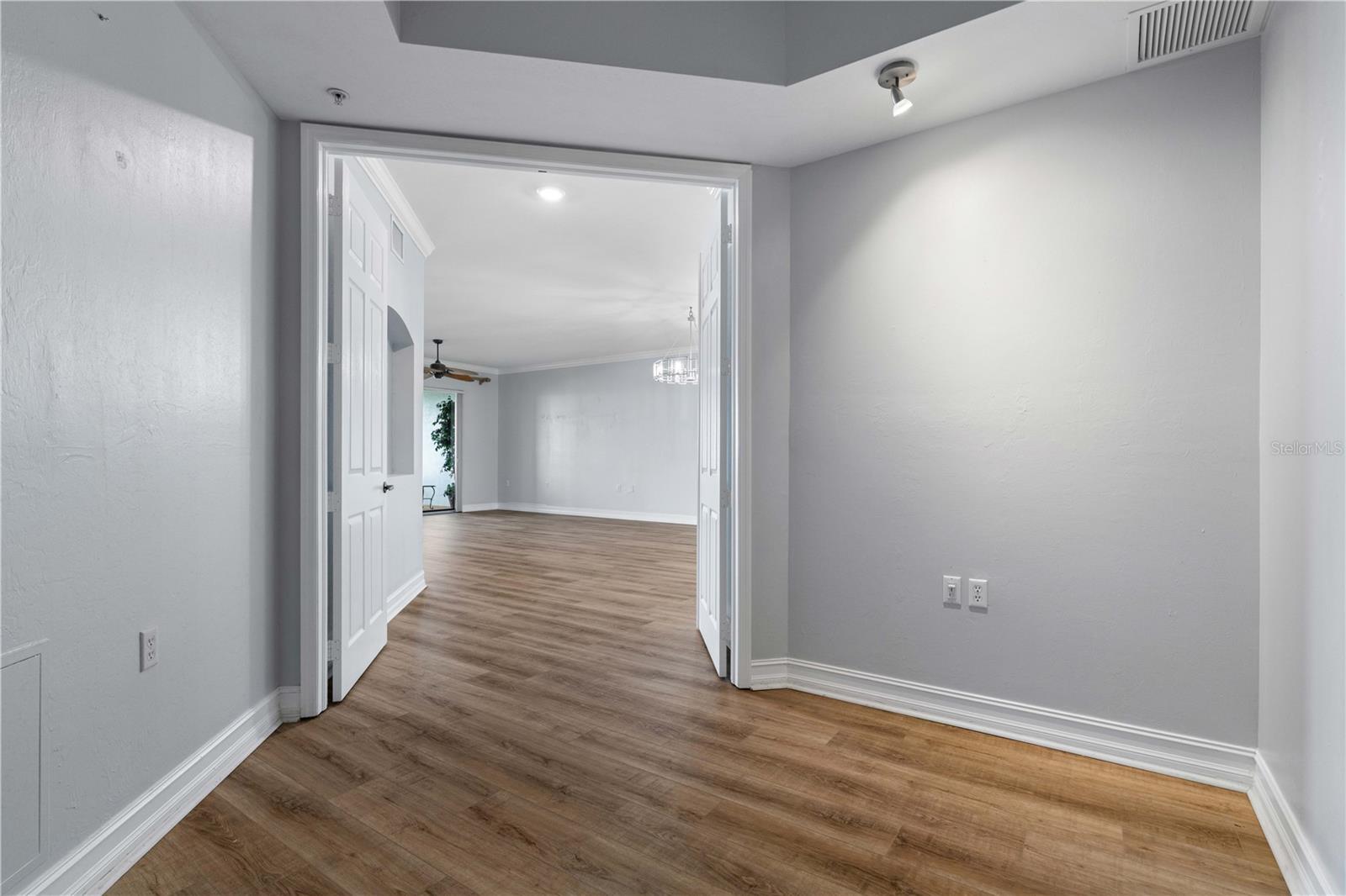 Image 17 of 80 For 87 Vivante Boulevard 8742