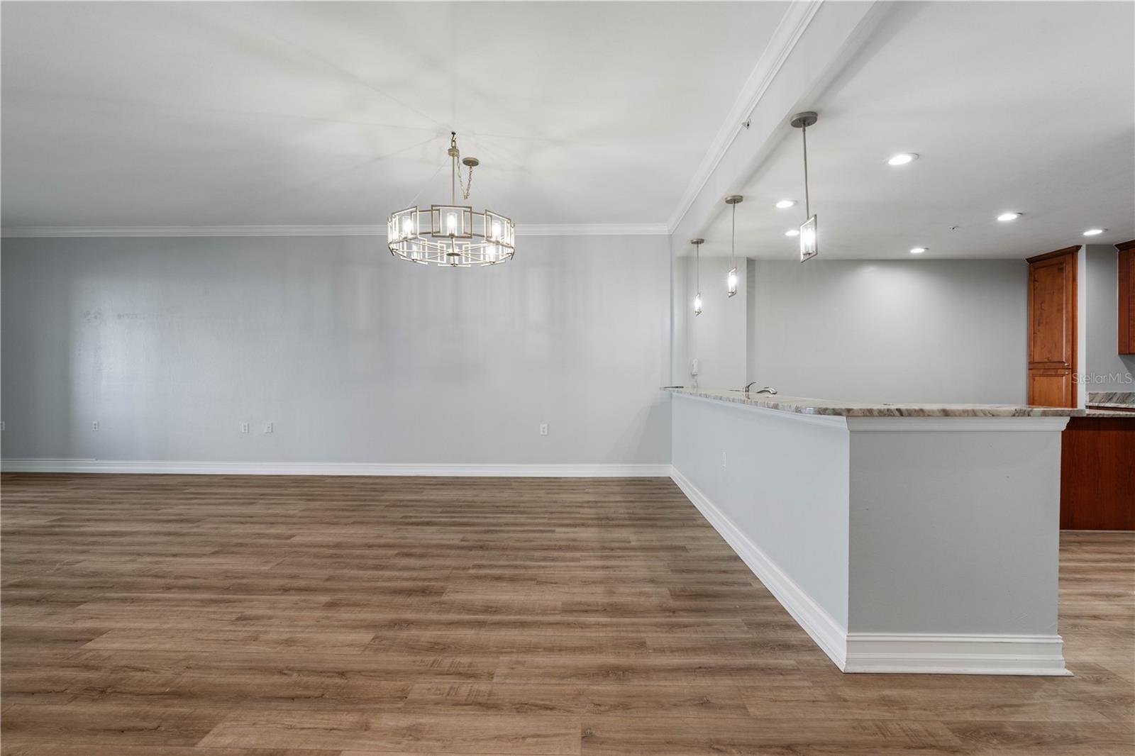 Image 20 of 80 For 87 Vivante Boulevard 8742