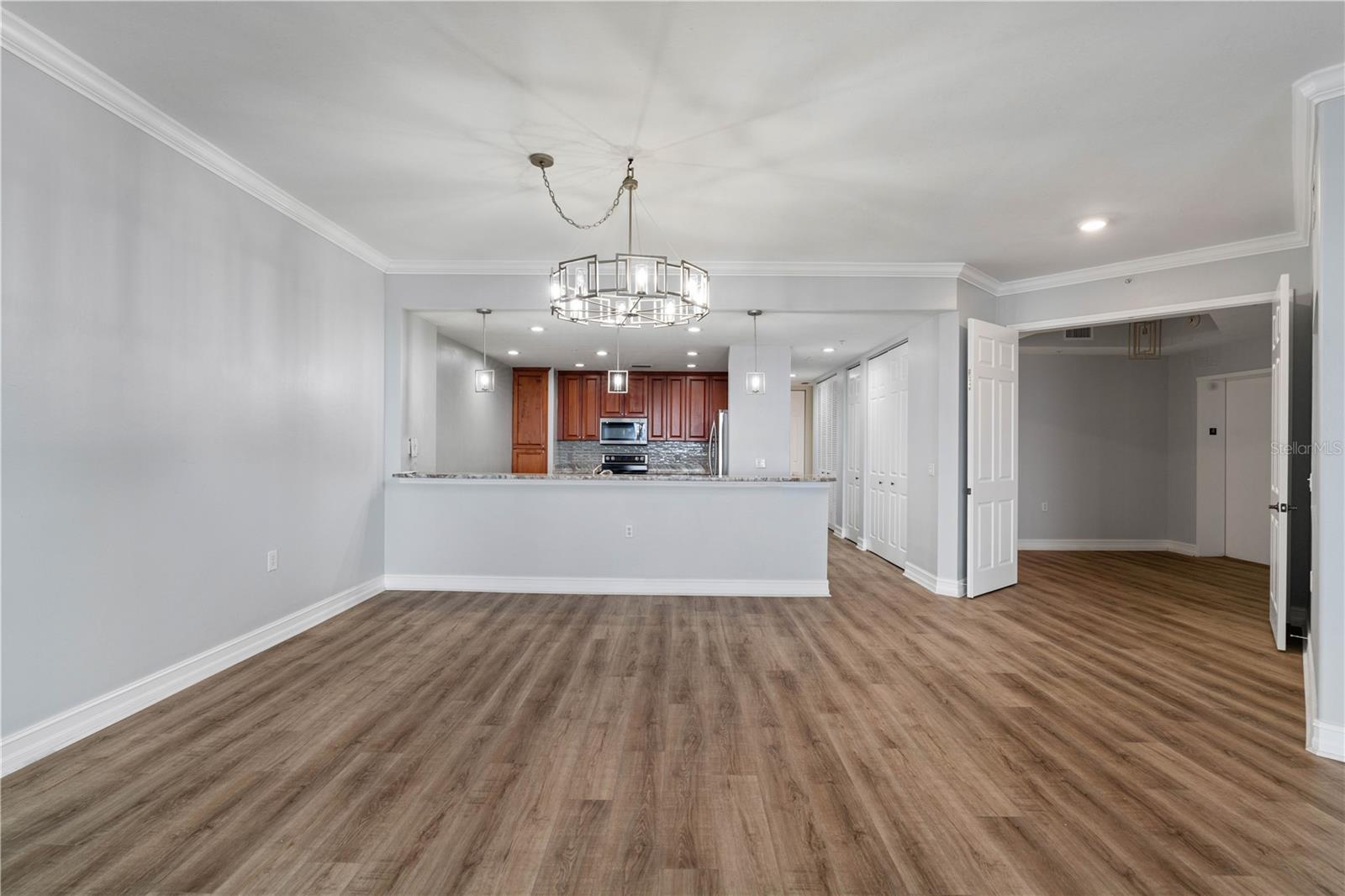 Image 23 of 80 For 87 Vivante Boulevard 8742