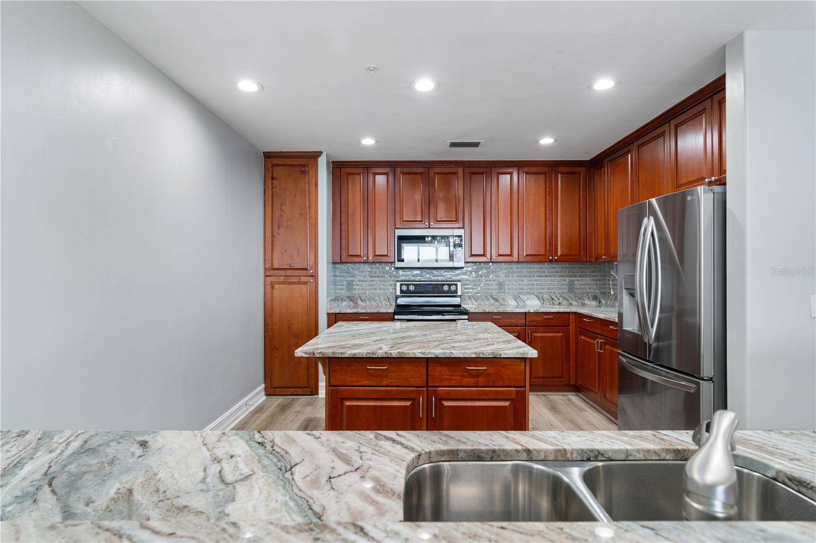 Image 26 of 80 For 87 Vivante Boulevard 8742