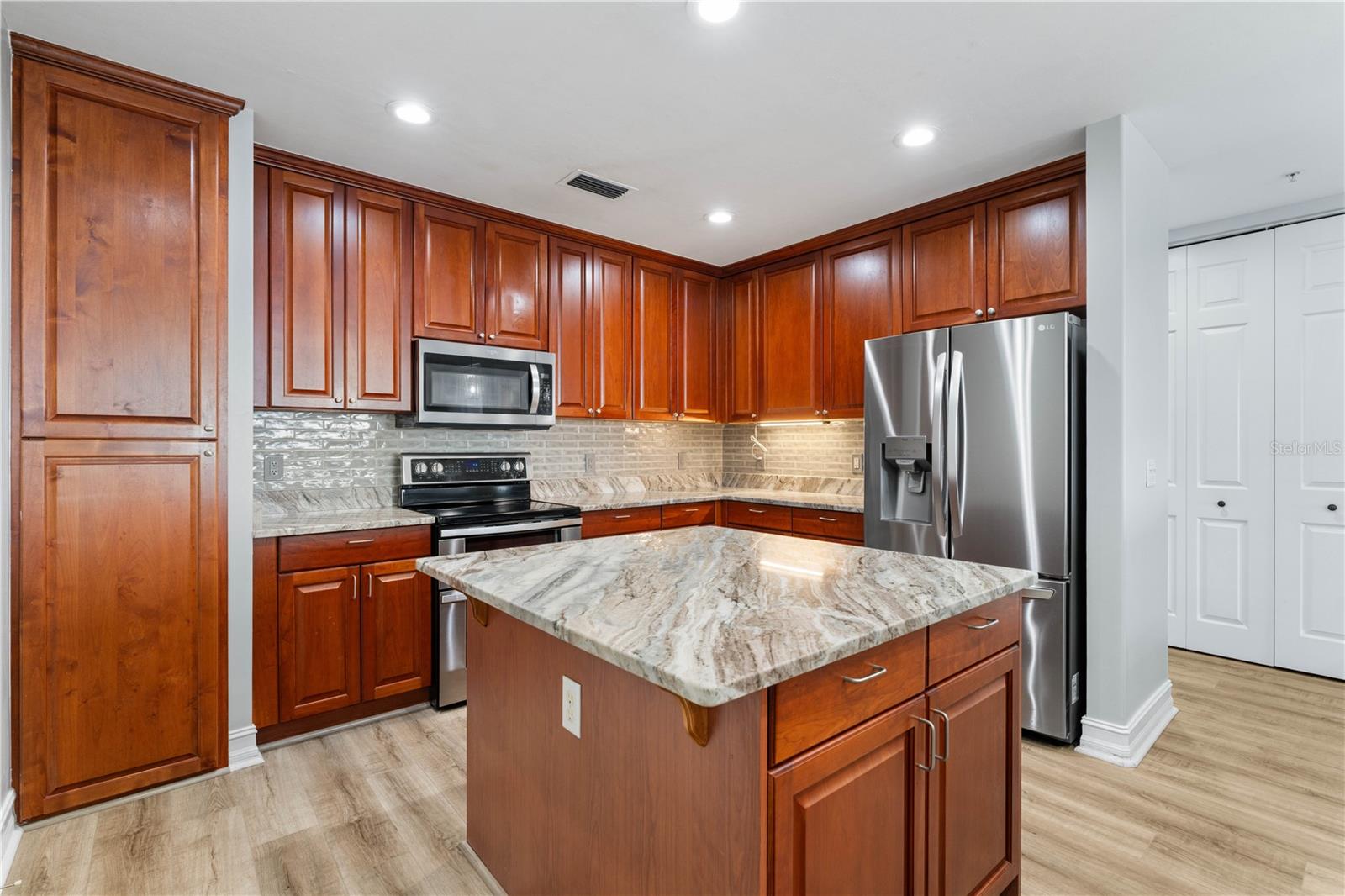 Image 28 of 80 For 87 Vivante Boulevard 8742