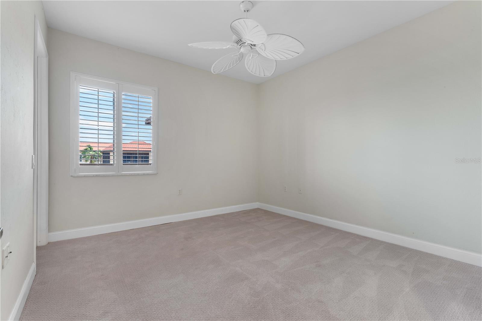 Image 42 of 80 For 87 Vivante Boulevard 8742