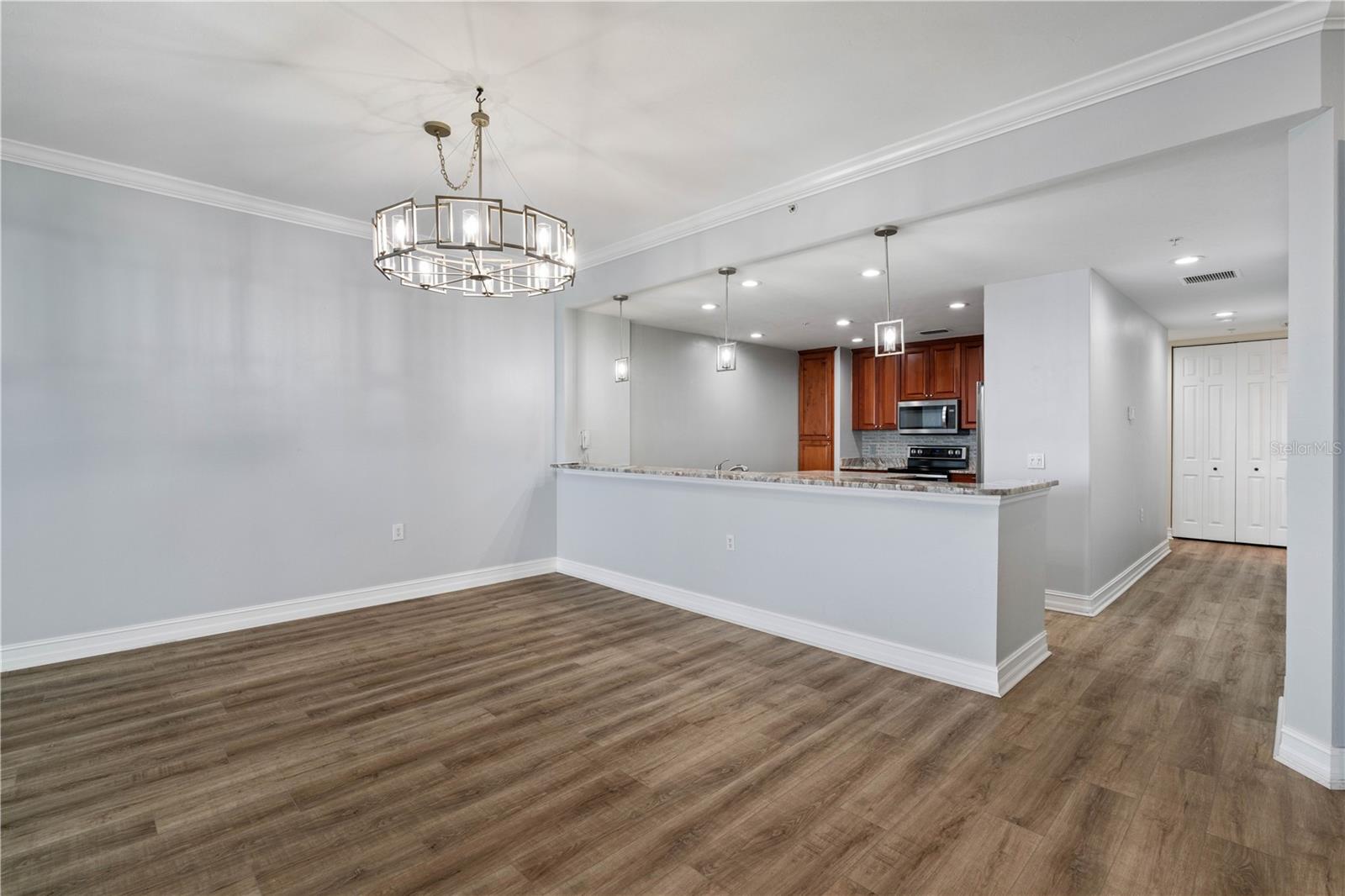 Image 7 of 80 For 87 Vivante Boulevard 8742