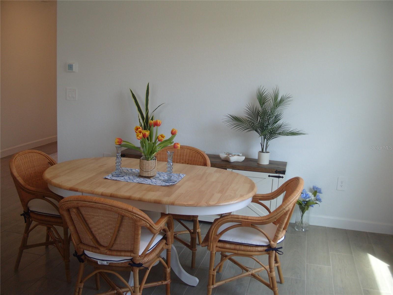 Listing photo id 8 for 7905 Lakes Edge Lane