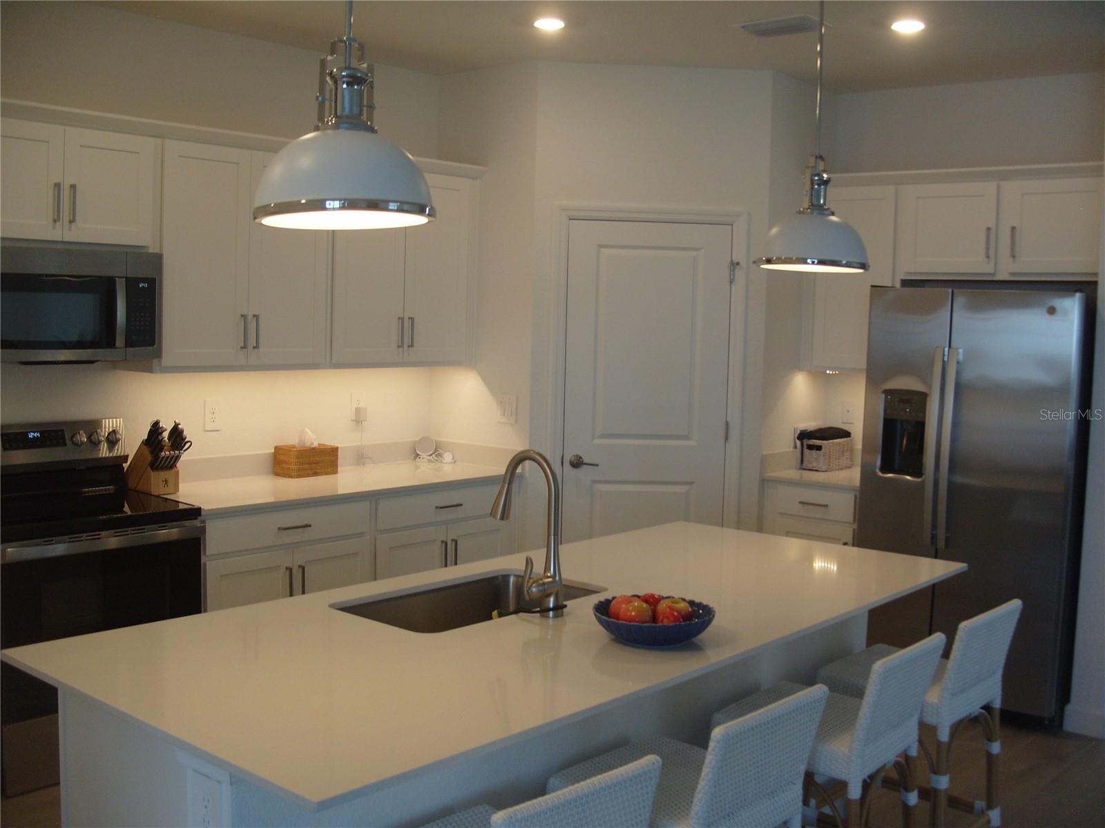 Listing photo id 10 for 7905 Lakes Edge Lane