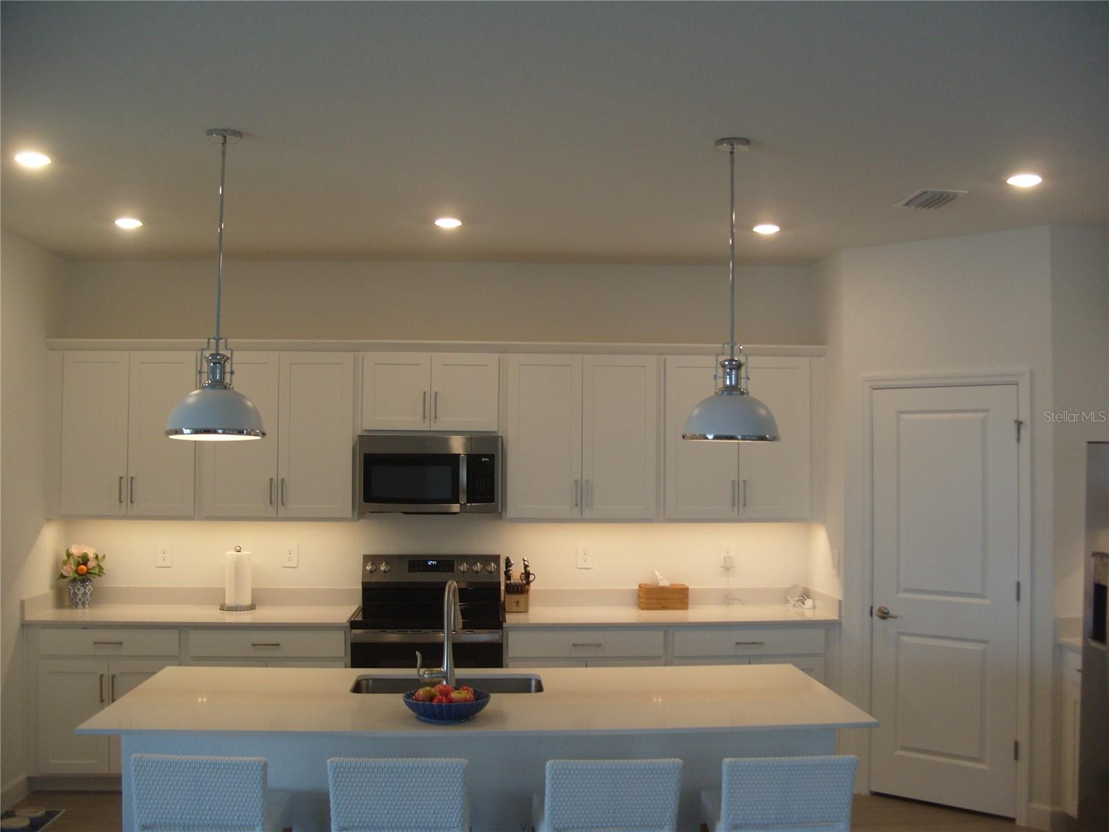 Listing photo id 12 for 7905 Lakes Edge Lane