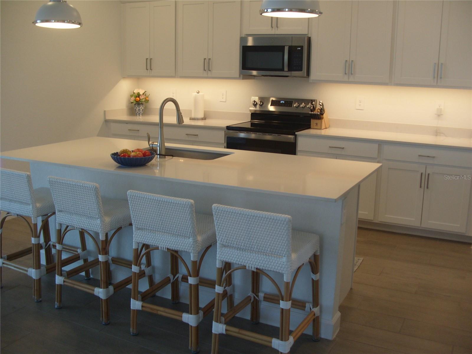 Listing photo id 13 for 7905 Lakes Edge Lane