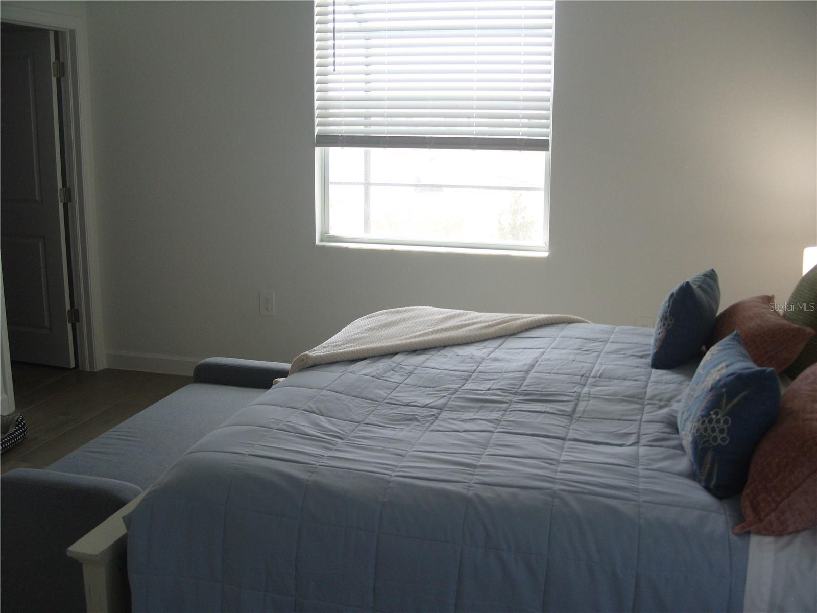 Listing photo id 14 for 7905 Lakes Edge Lane