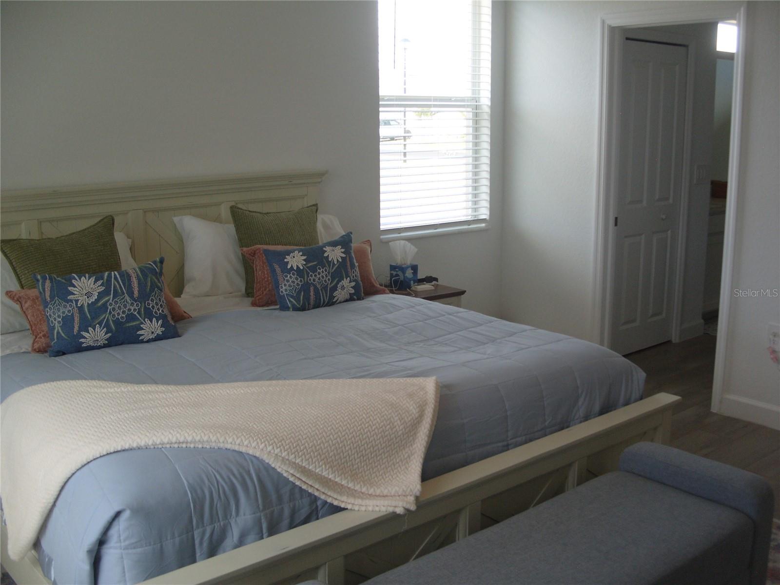 Listing photo id 16 for 7905 Lakes Edge Lane