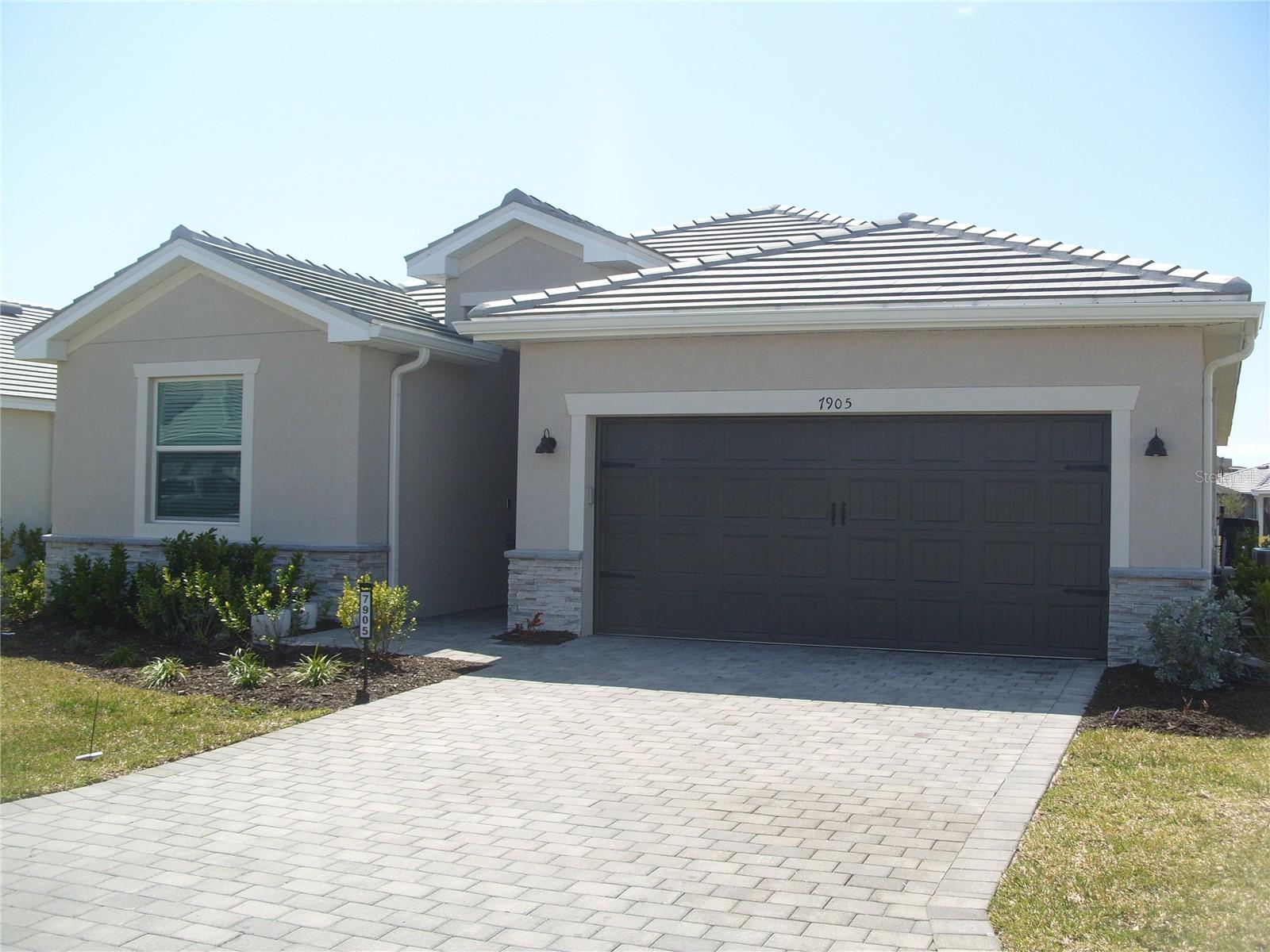 Listing photo id 0 for 7905 Lakes Edge Lane