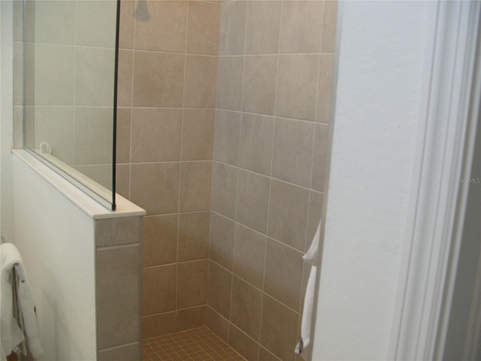 Listing photo id 19 for 7905 Lakes Edge Lane