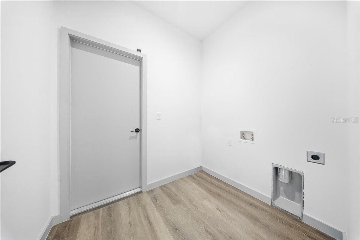 Image 23 of 42 For 1024 Halby Avenue