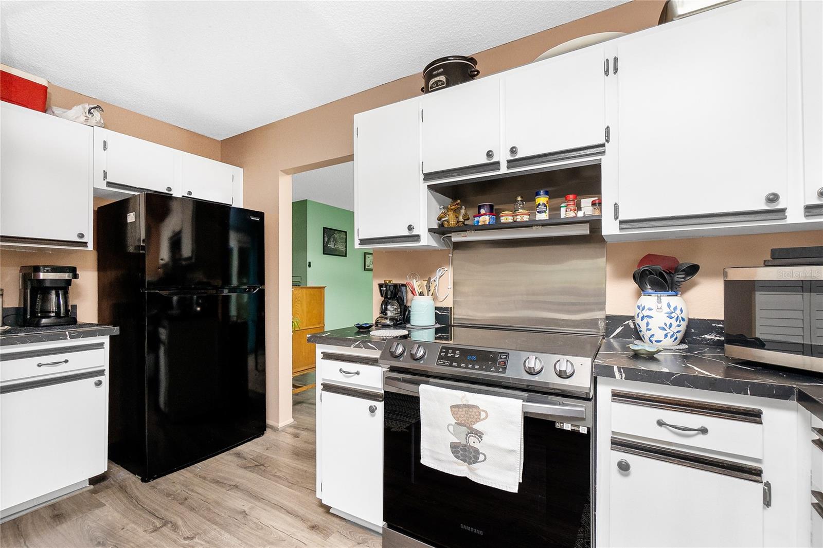 Image 17 of 55 For 4583 Salford Boulevard