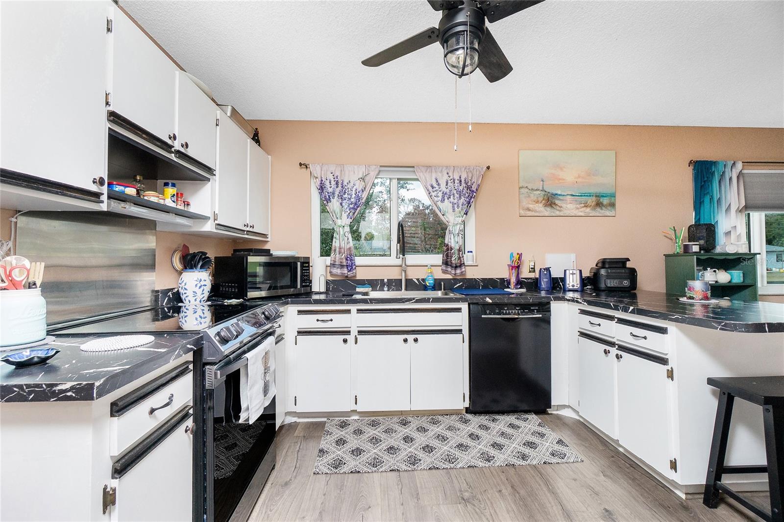 Image 20 of 55 For 4583 Salford Boulevard