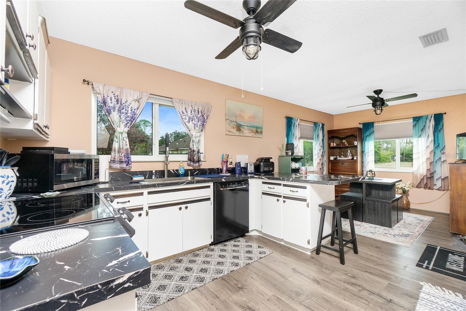 Image 21 of 55 For 4583 Salford Boulevard