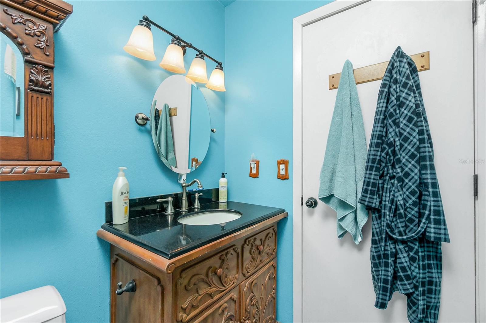 Image 32 of 55 For 4583 Salford Boulevard