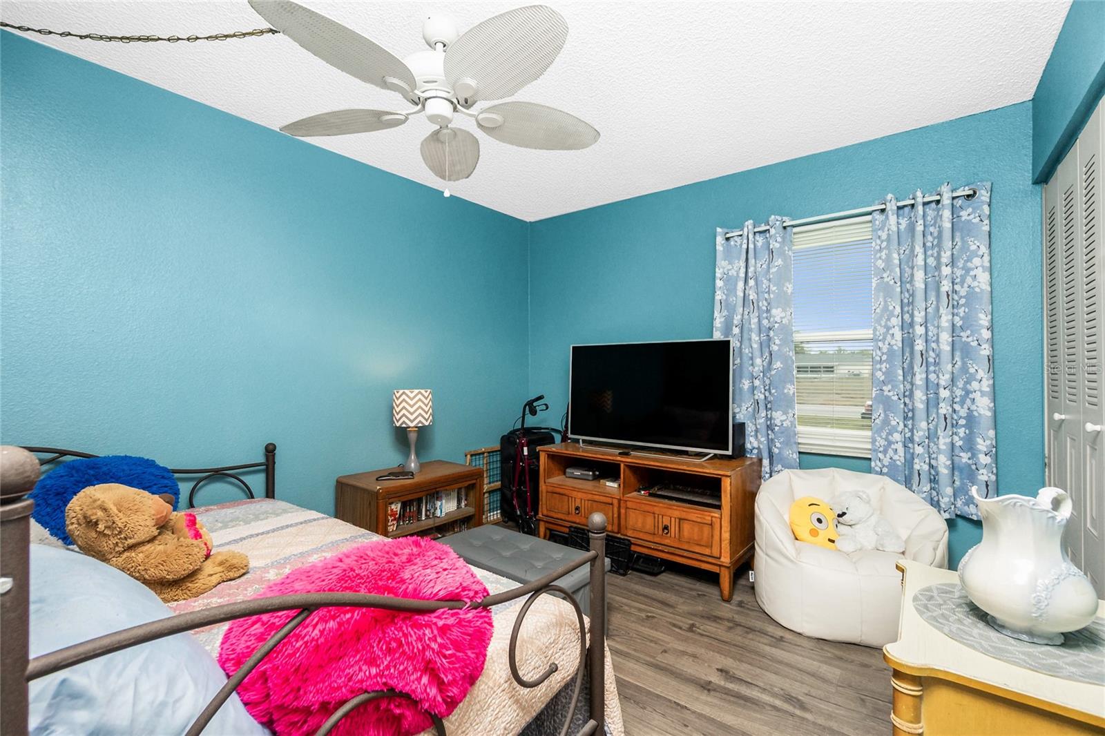 Image 33 of 55 For 4583 Salford Boulevard