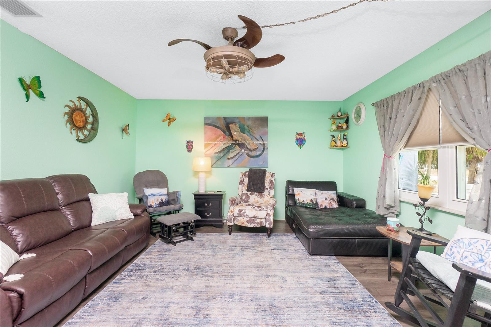 Image 5 of 55 For 4583 Salford Boulevard