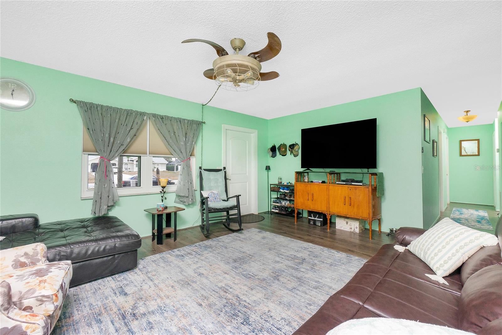 Image 7 of 55 For 4583 Salford Boulevard