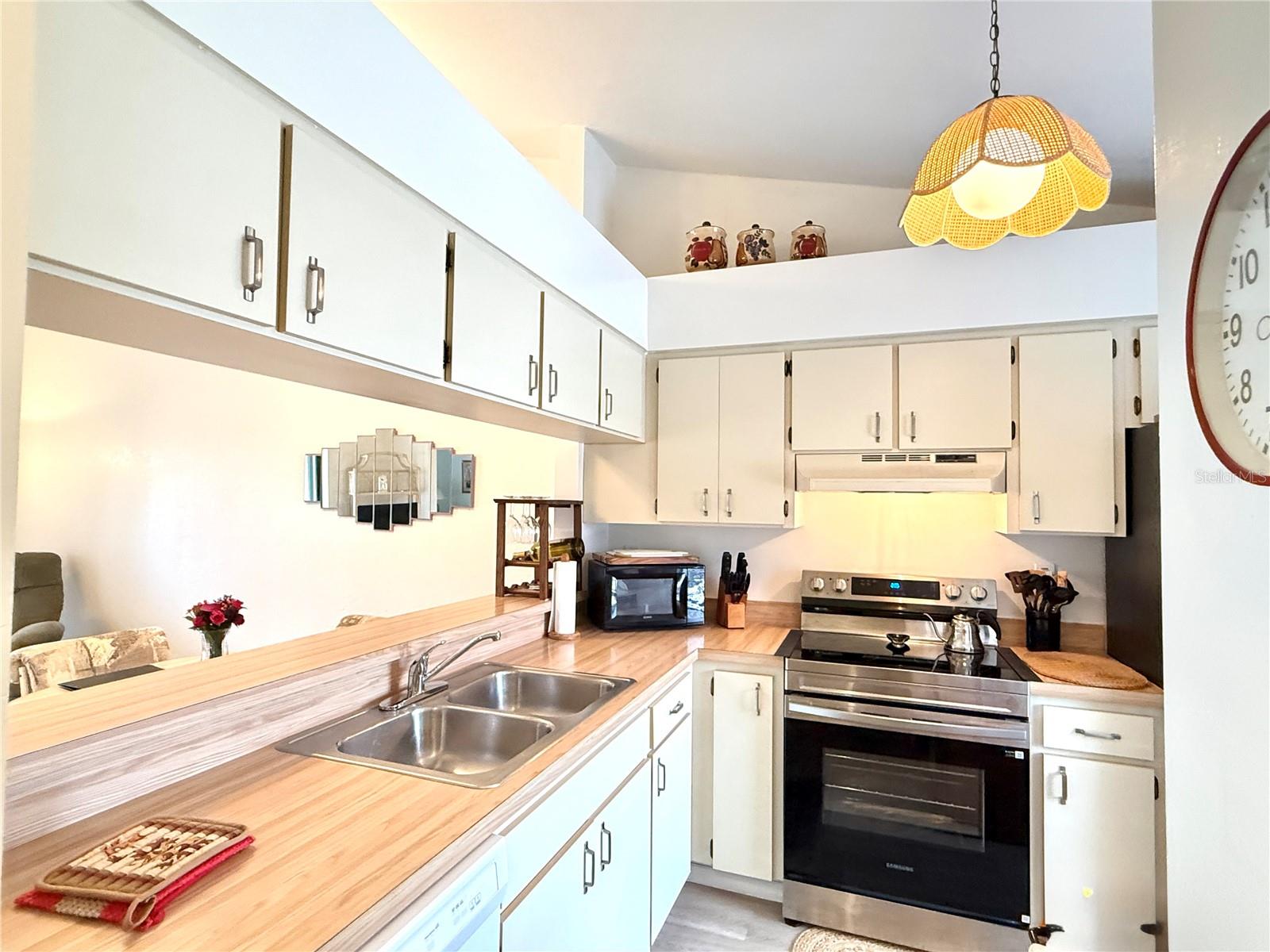 Image 10 of 34 For 26267 Northern Cross Road 1a