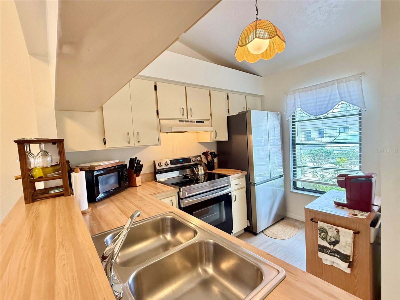 Image 11 of 34 For 26267 Northern Cross Road 1a