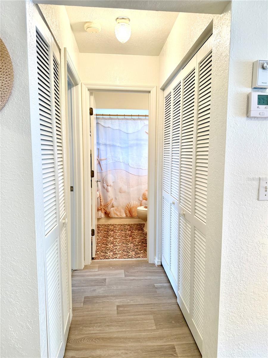 Image 20 of 34 For 26267 Northern Cross Road 1a