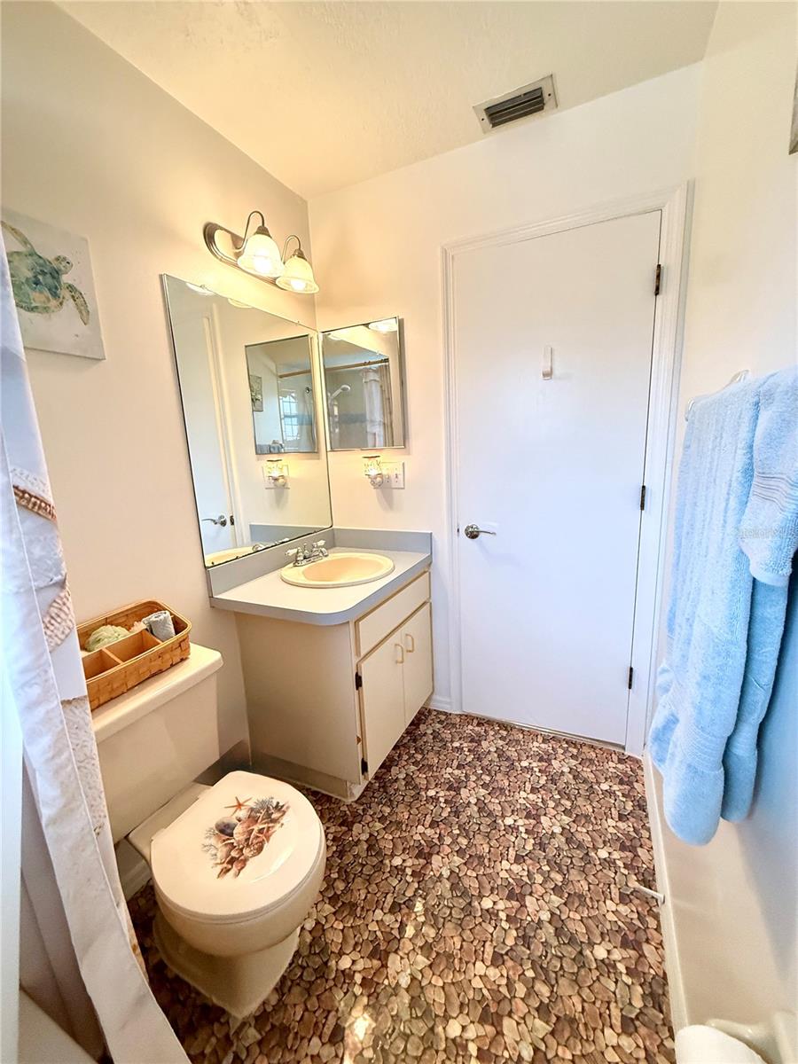 Image 24 of 34 For 26267 Northern Cross Road 1a