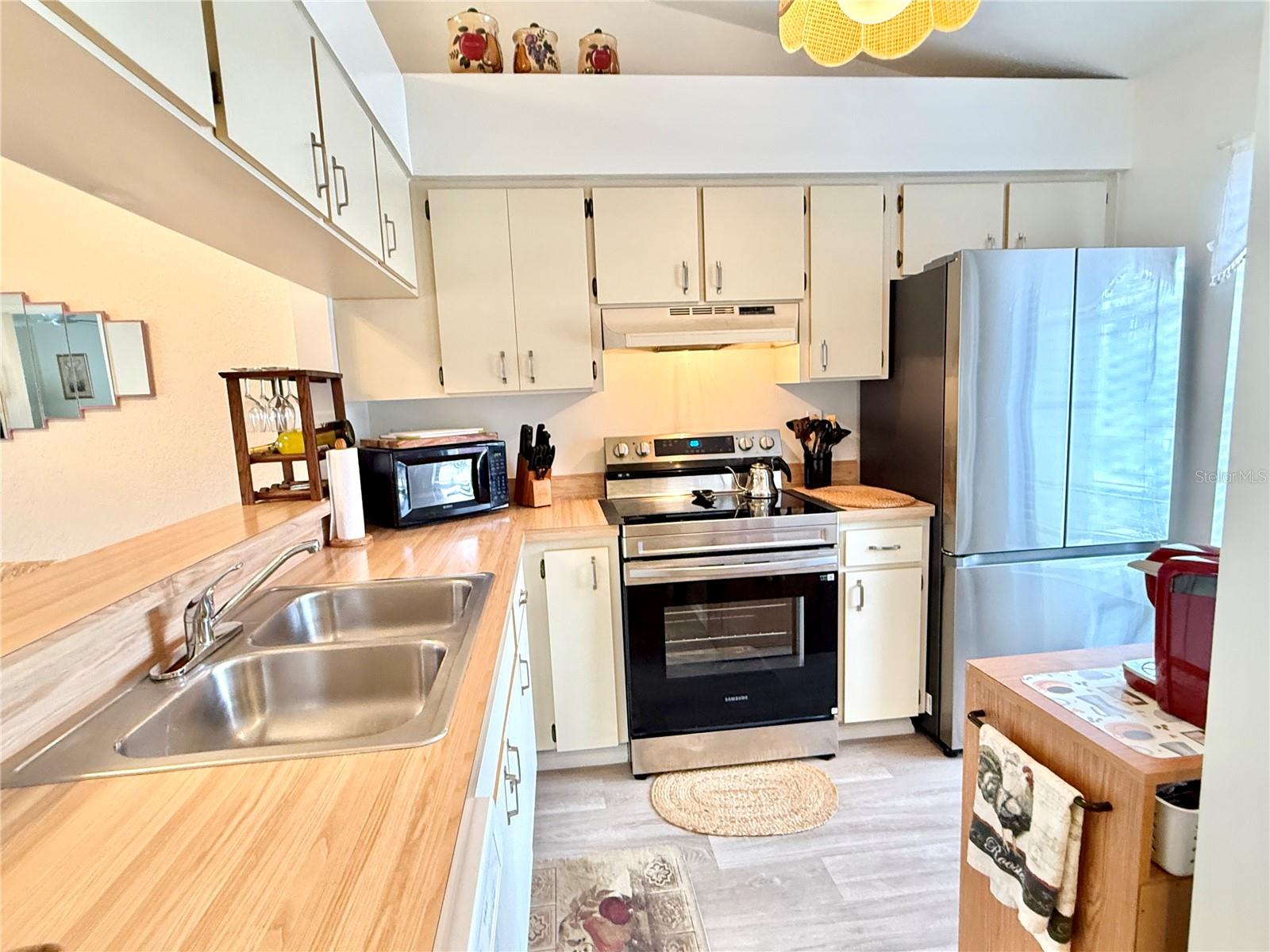 Image 9 of 34 For 26267 Northern Cross Road 1a