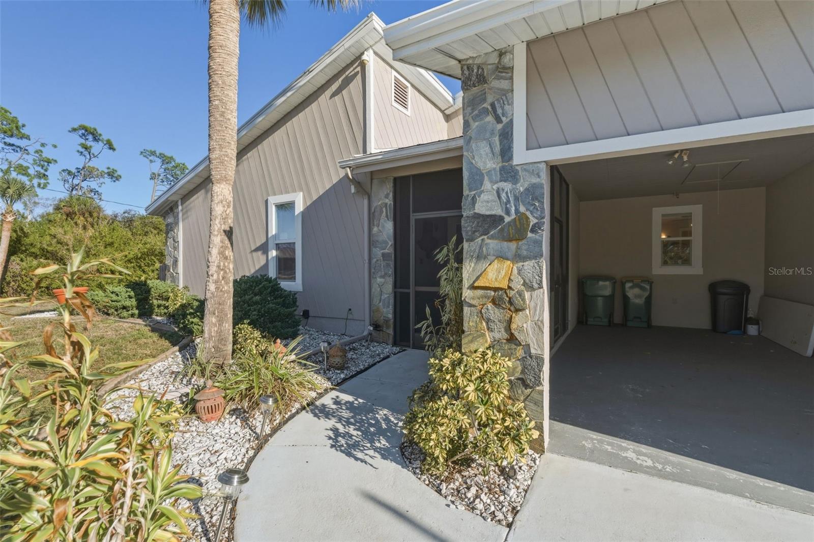 Image 5 of 24 For 643 Blue Lane Nw