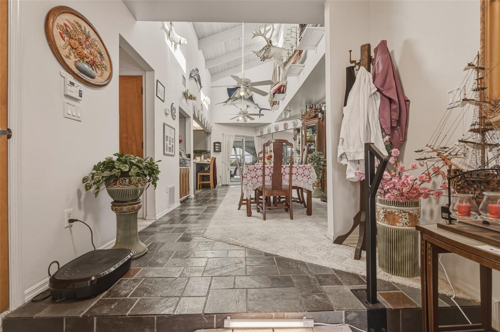 Image 7 of 24 For 643 Blue Lane Nw