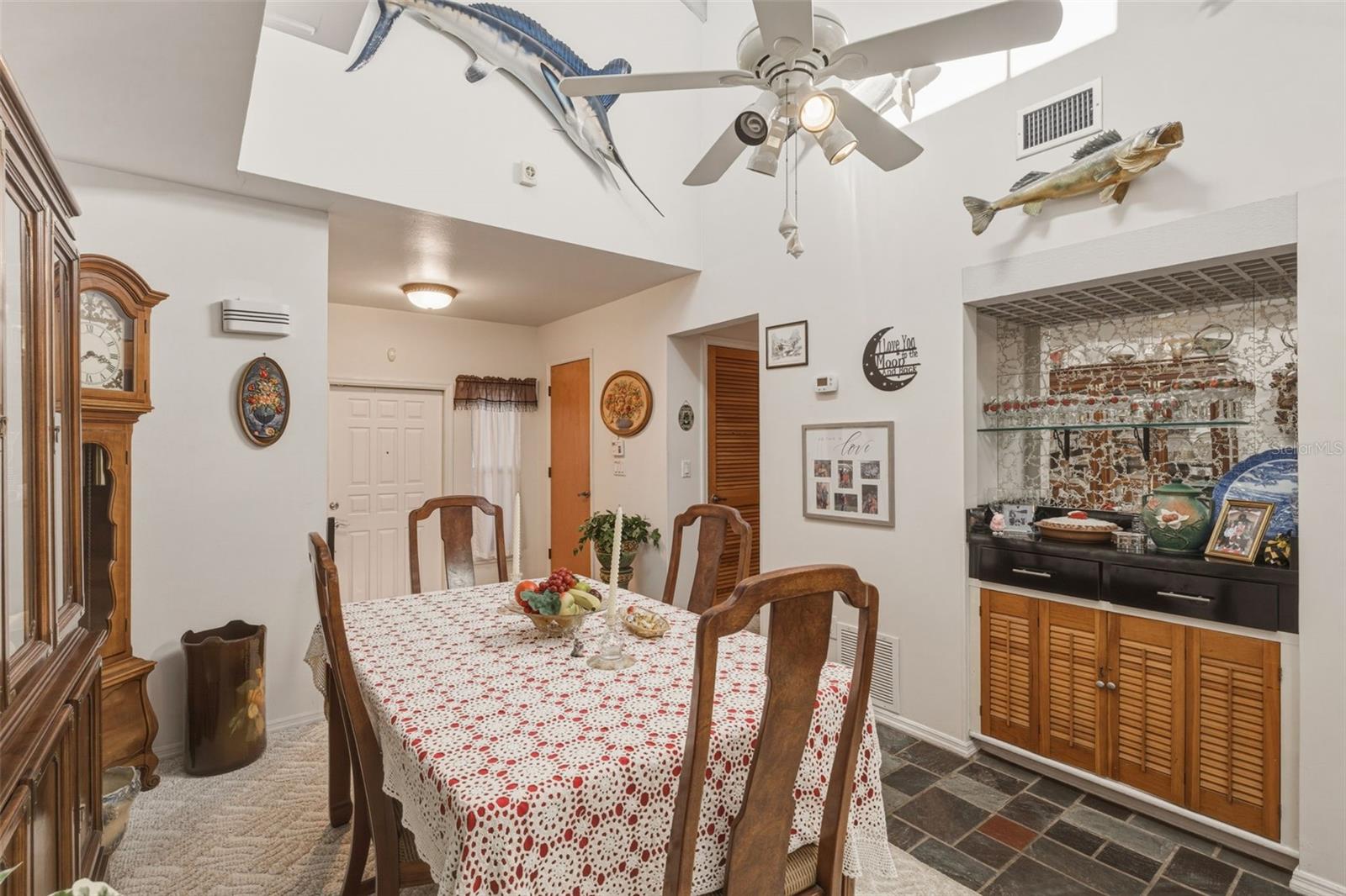 Image 9 of 24 For 643 Blue Lane Nw