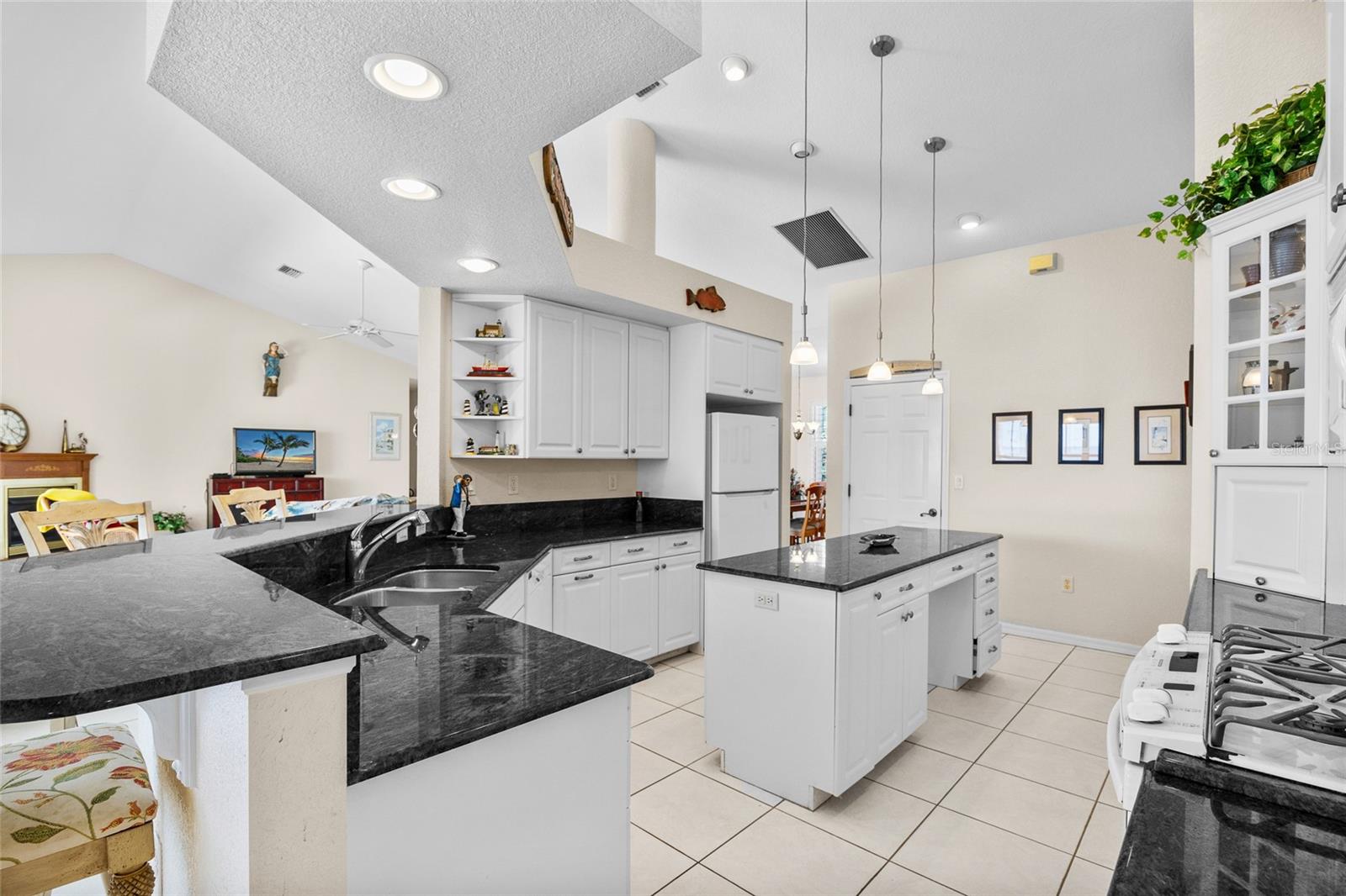 Image 13 of 38 For 4468 Harbor Boulevard