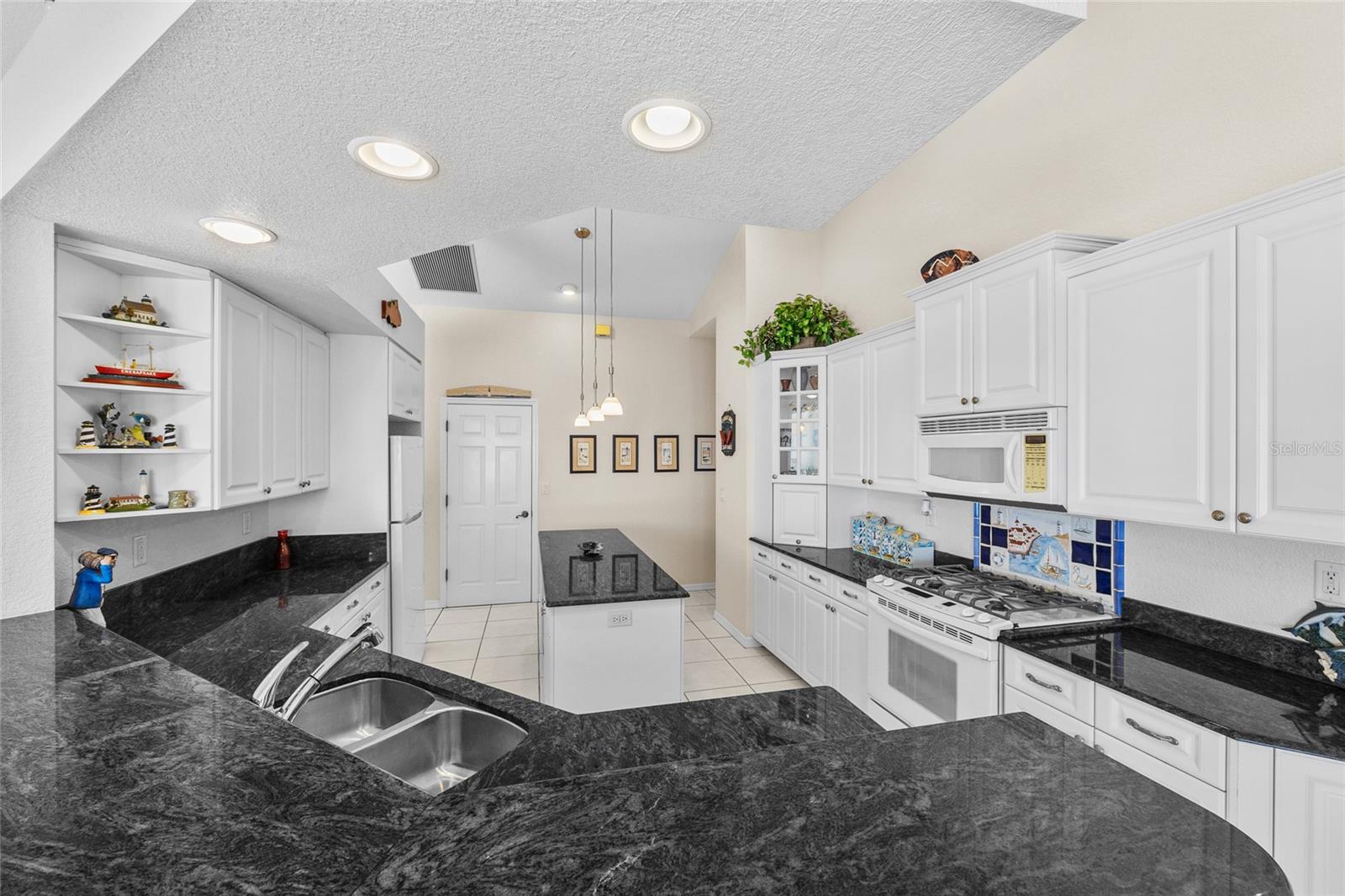 Image 14 of 38 For 4468 Harbor Boulevard