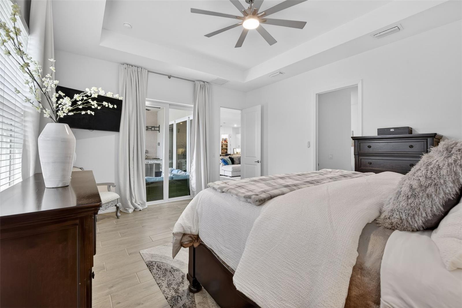 Image 17 of 96 For 25024 Longmeadow Drive