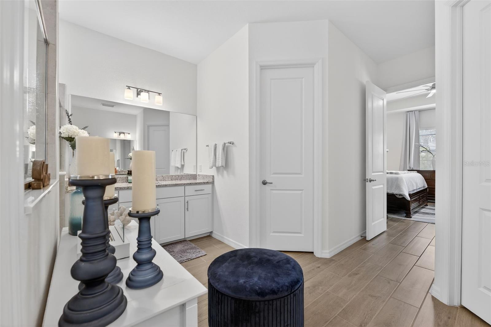 Image 23 of 96 For 25024 Longmeadow Drive