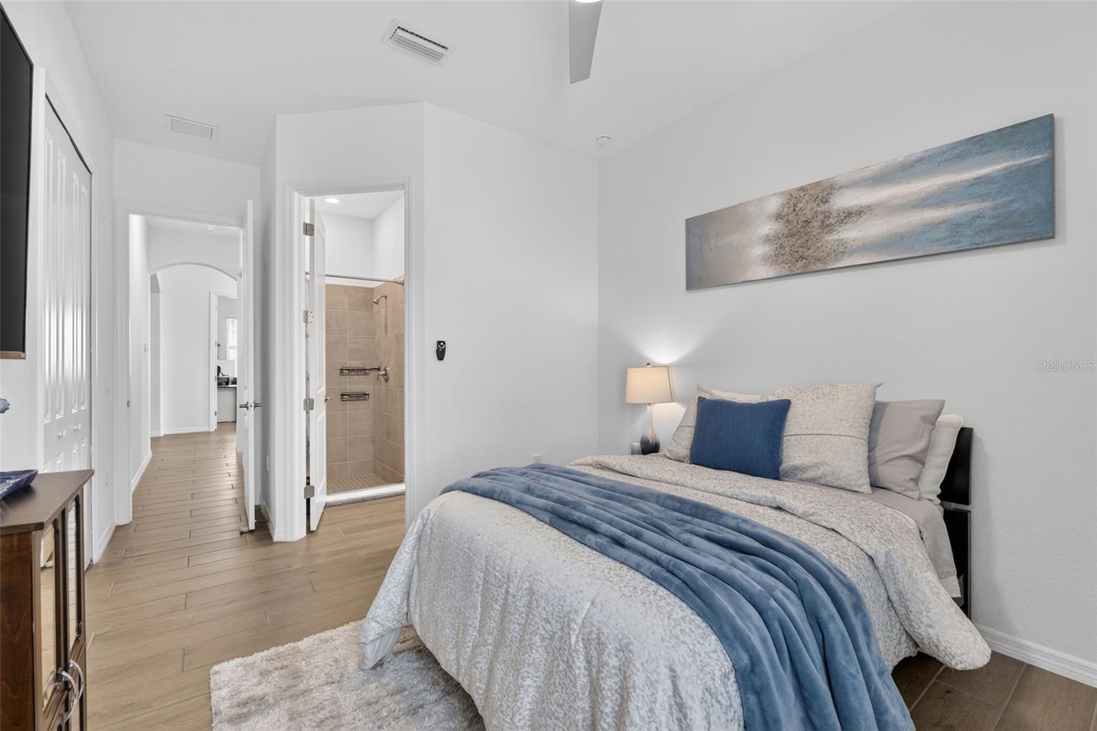 Image 26 of 96 For 25024 Longmeadow Drive