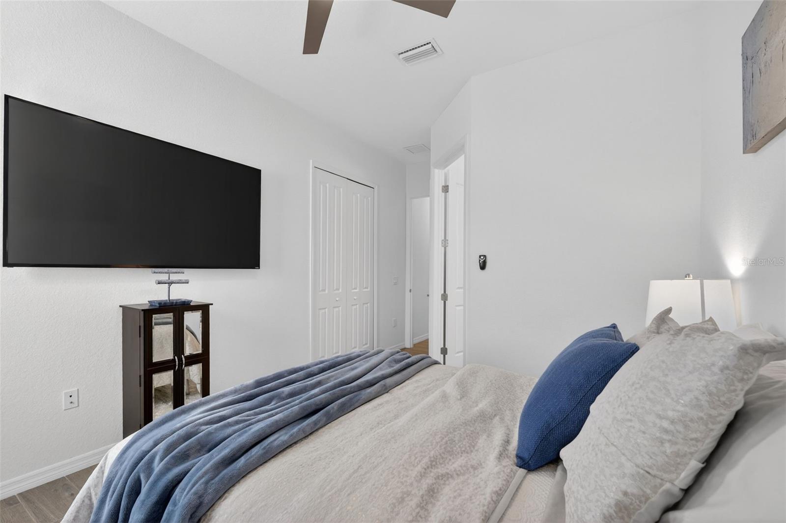 Image 27 of 96 For 25024 Longmeadow Drive