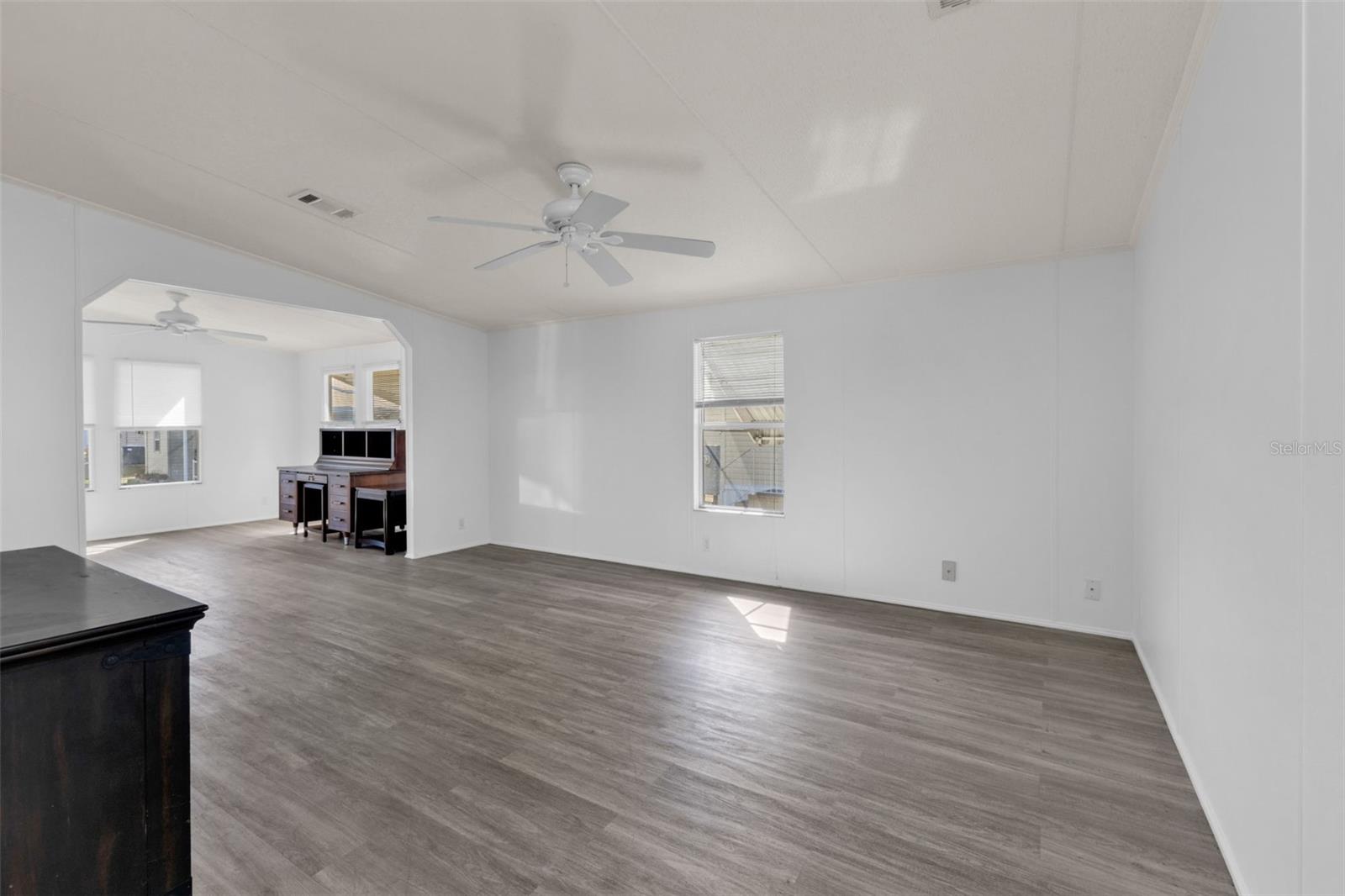 Image 16 of 58 For 1000 Kings Highway 18