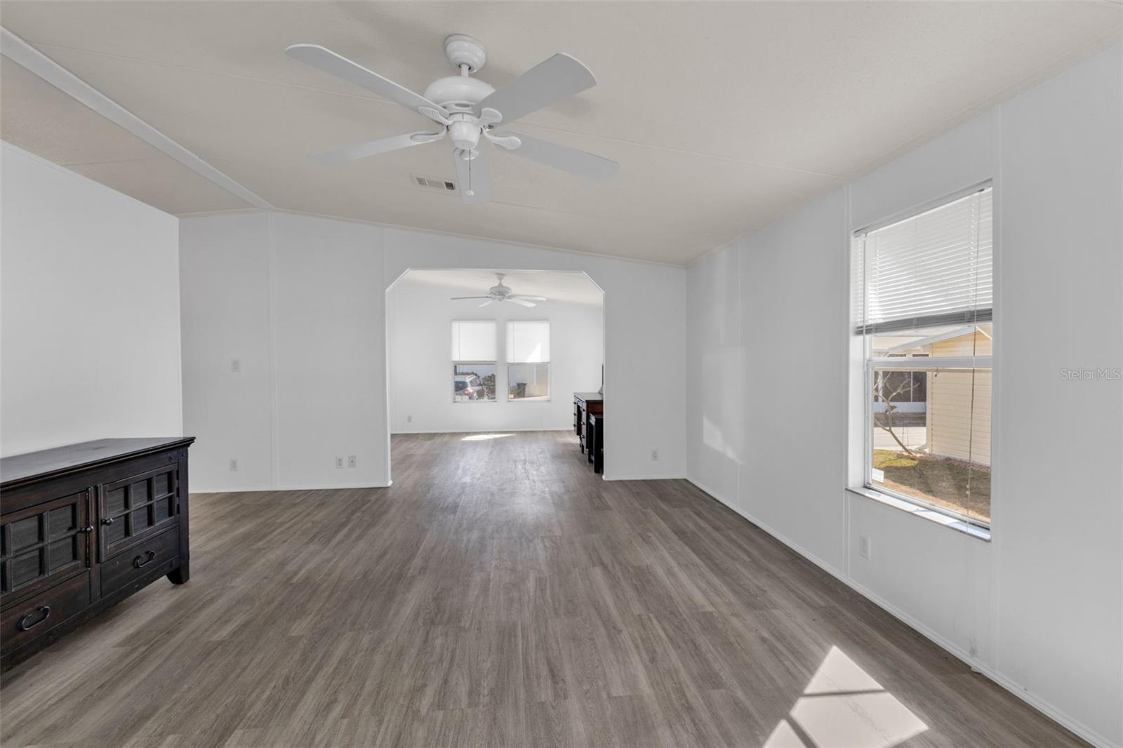 Image 17 of 58 For 1000 Kings Highway 18