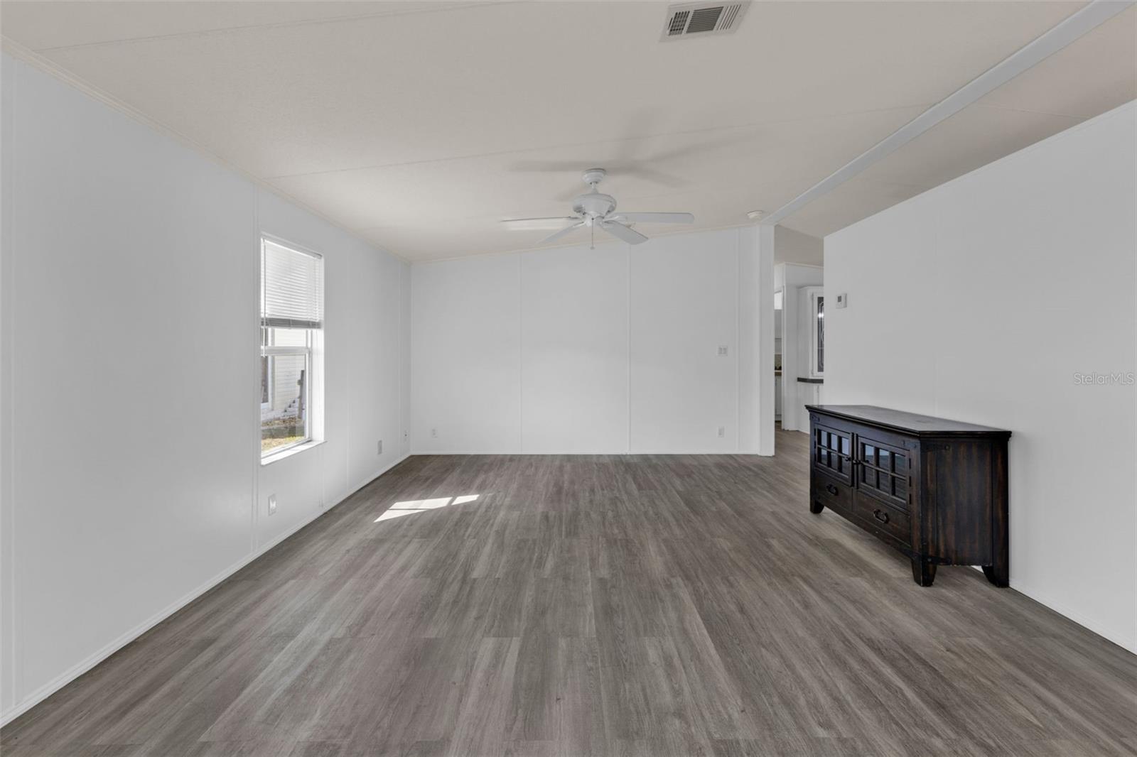 Image 18 of 58 For 1000 Kings Highway 18