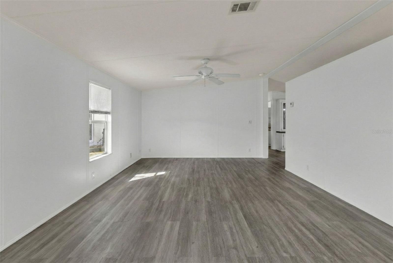 Image 21 of 58 For 1000 Kings Highway 18