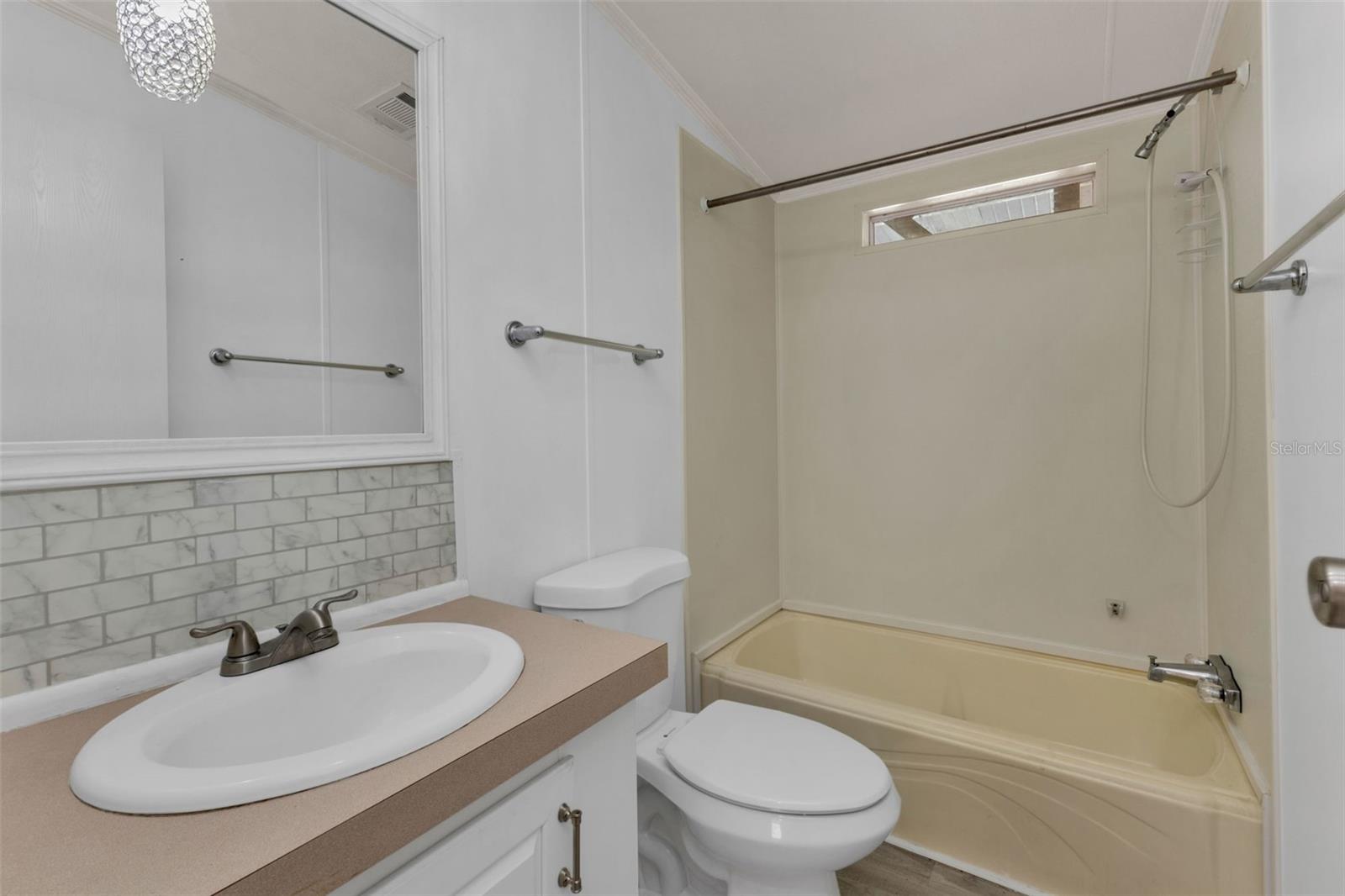 Image 27 of 58 For 1000 Kings Highway 18