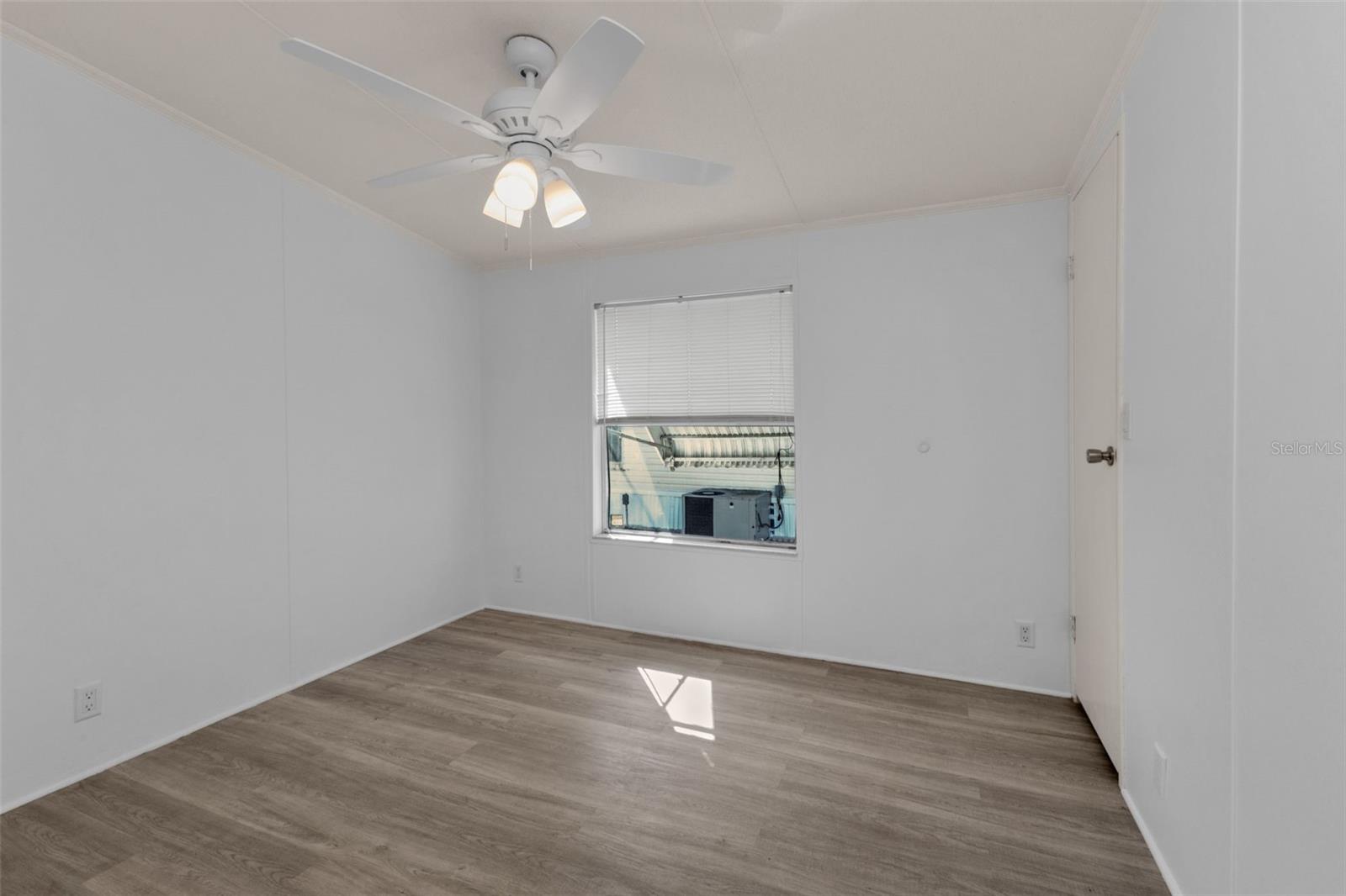 Image 29 of 58 For 1000 Kings Highway 18