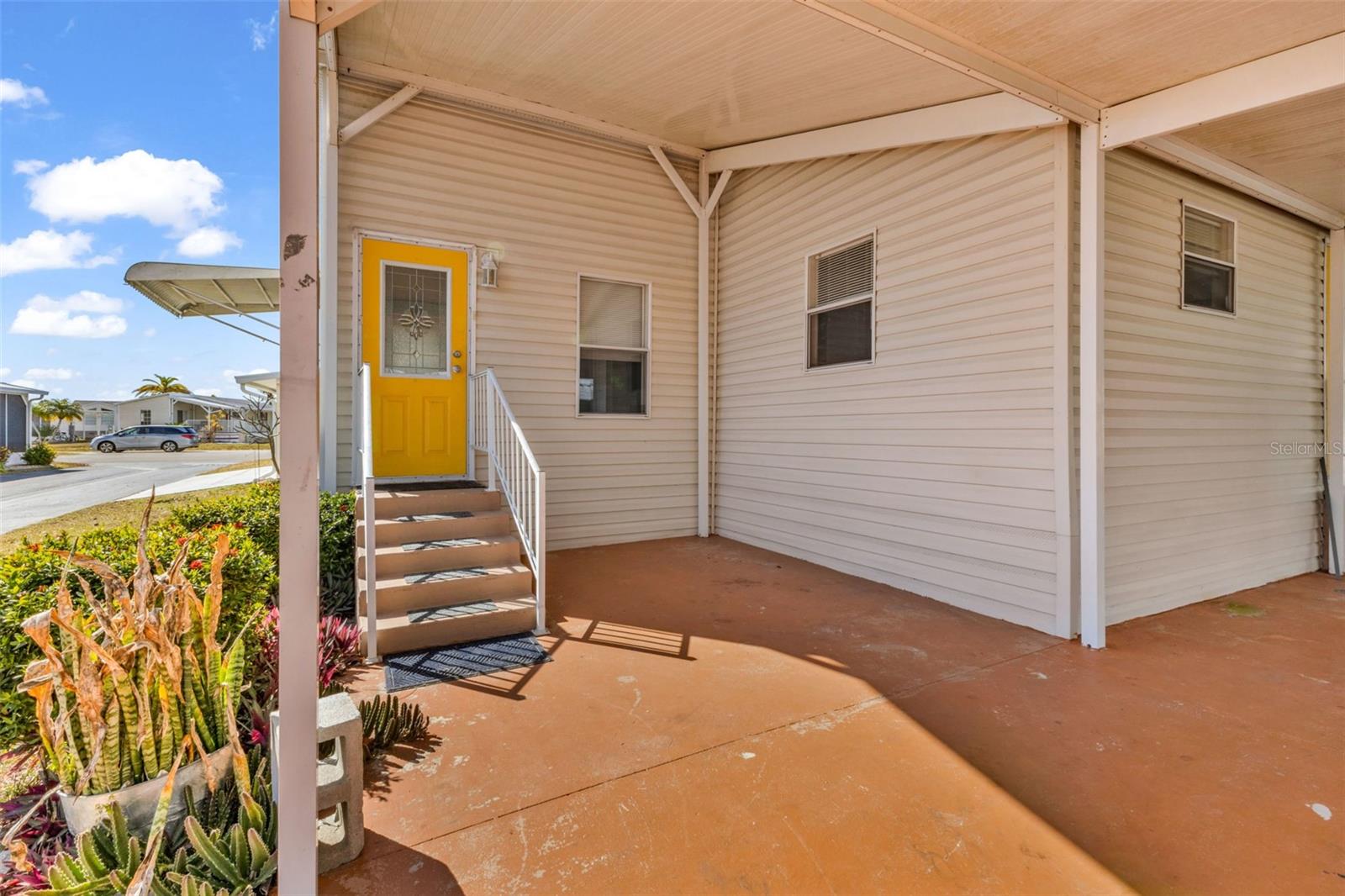 Image 3 of 58 For 1000 Kings Highway 18