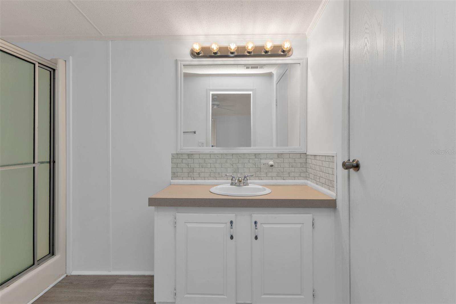 Image 34 of 58 For 1000 Kings Highway 18