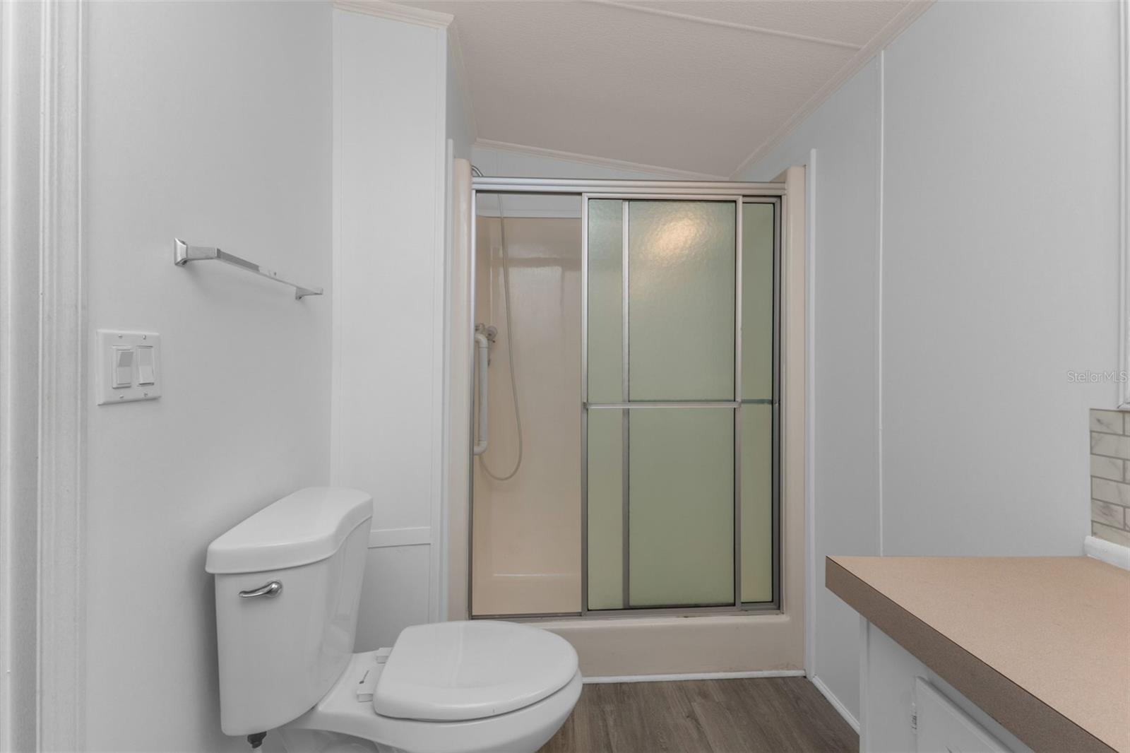 Image 35 of 58 For 1000 Kings Highway 18