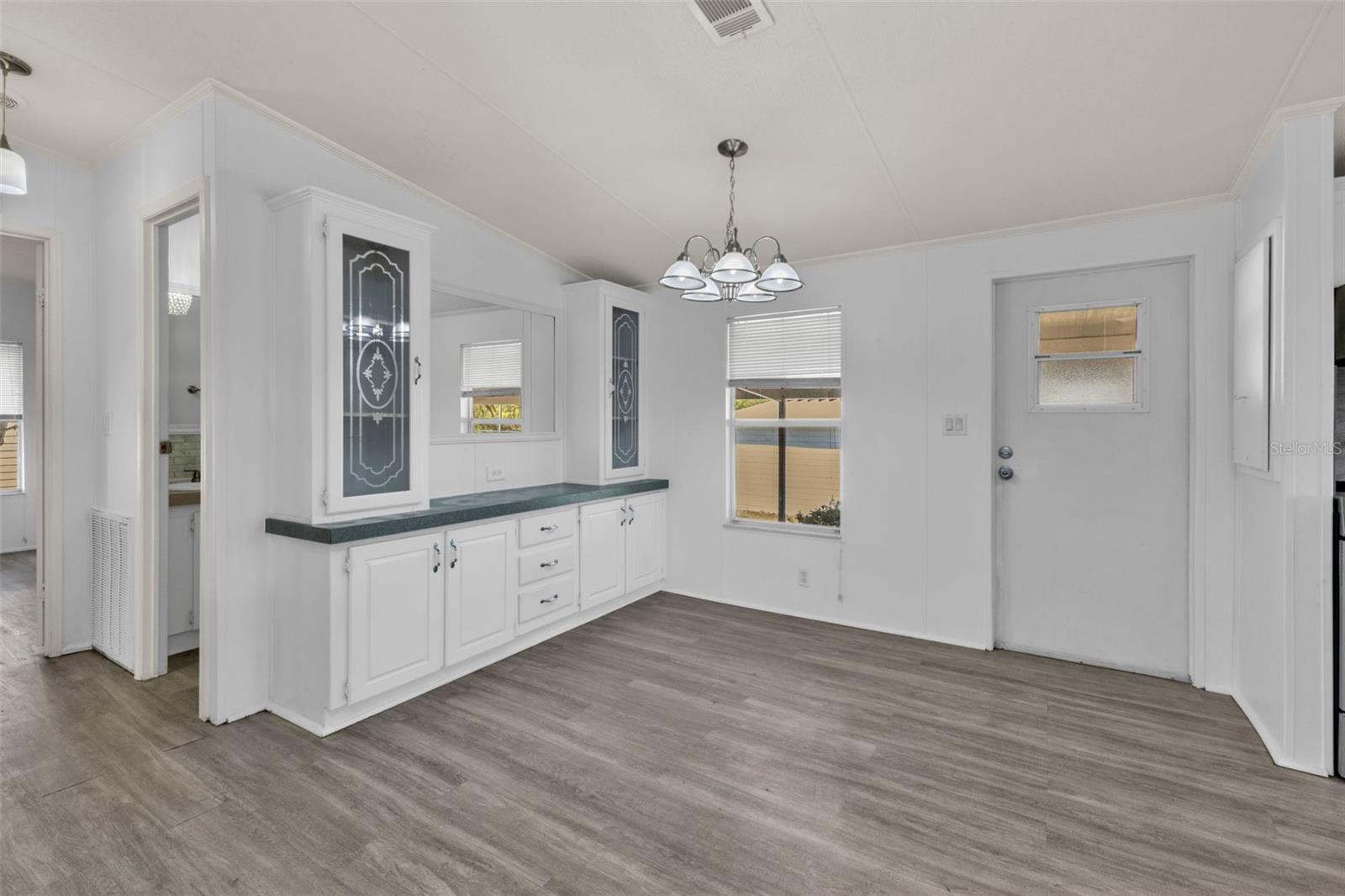 Image 7 of 58 For 1000 Kings Highway 18